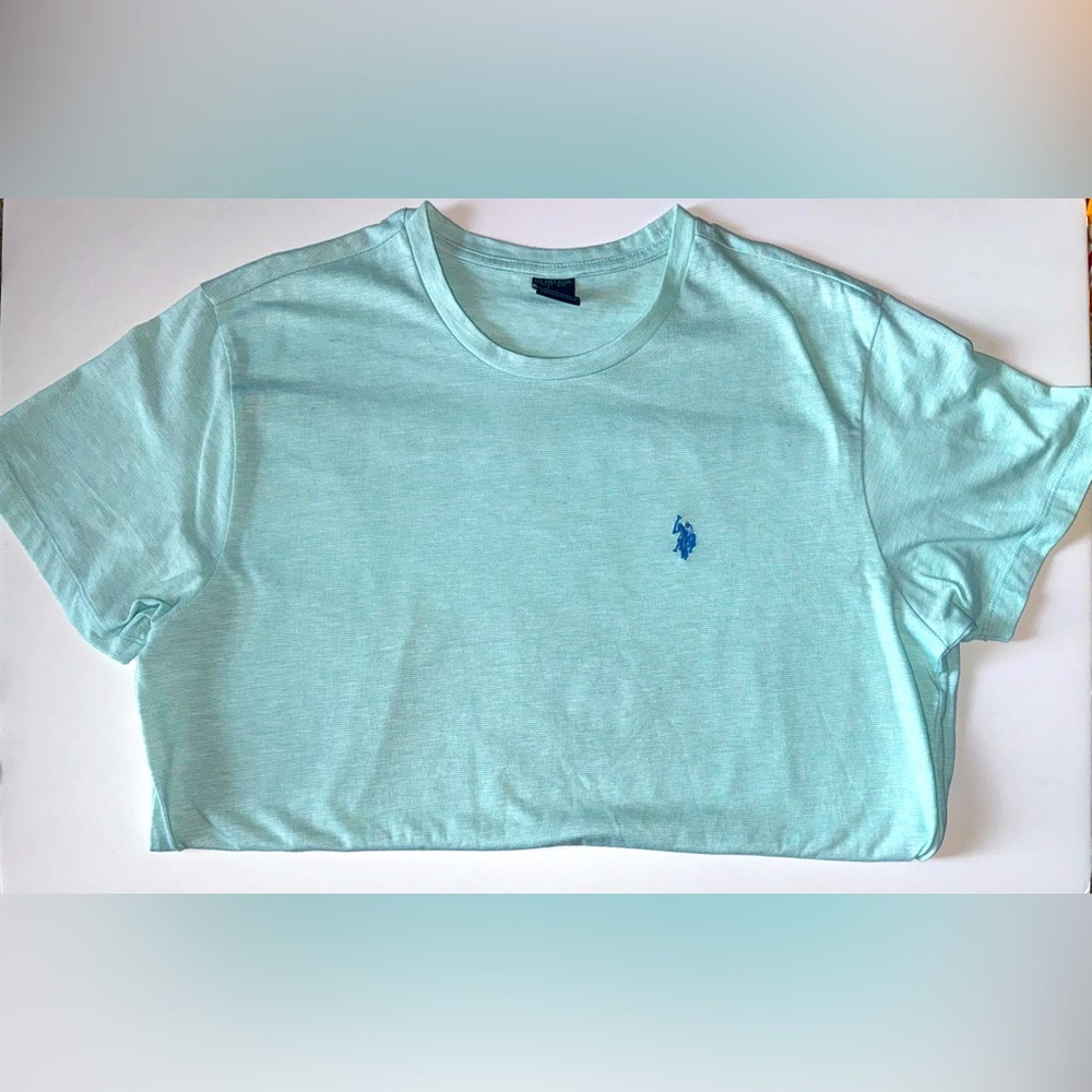 Men’s polo t-shirt size L